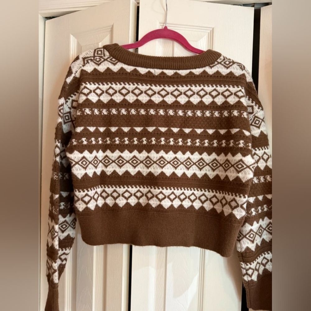 Brown And White Patterned Sweater - image 5